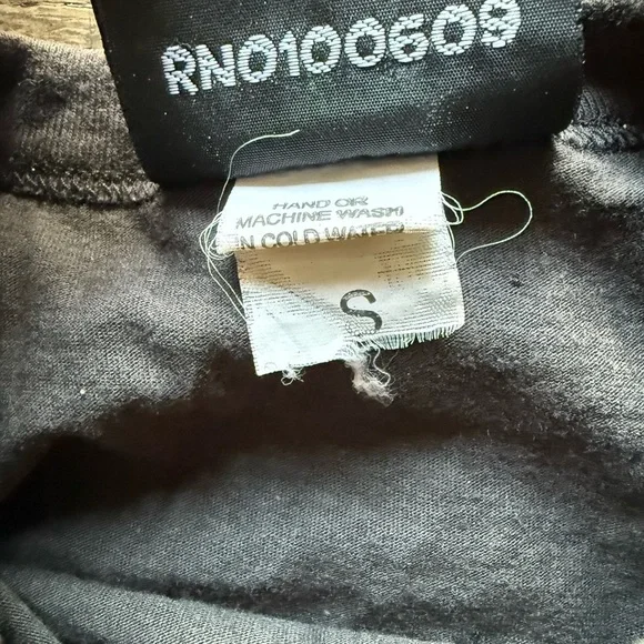 Vintage Junk Food
AC/DC Band Graphic Tee - Size Small vintage - Picture 3 of 4